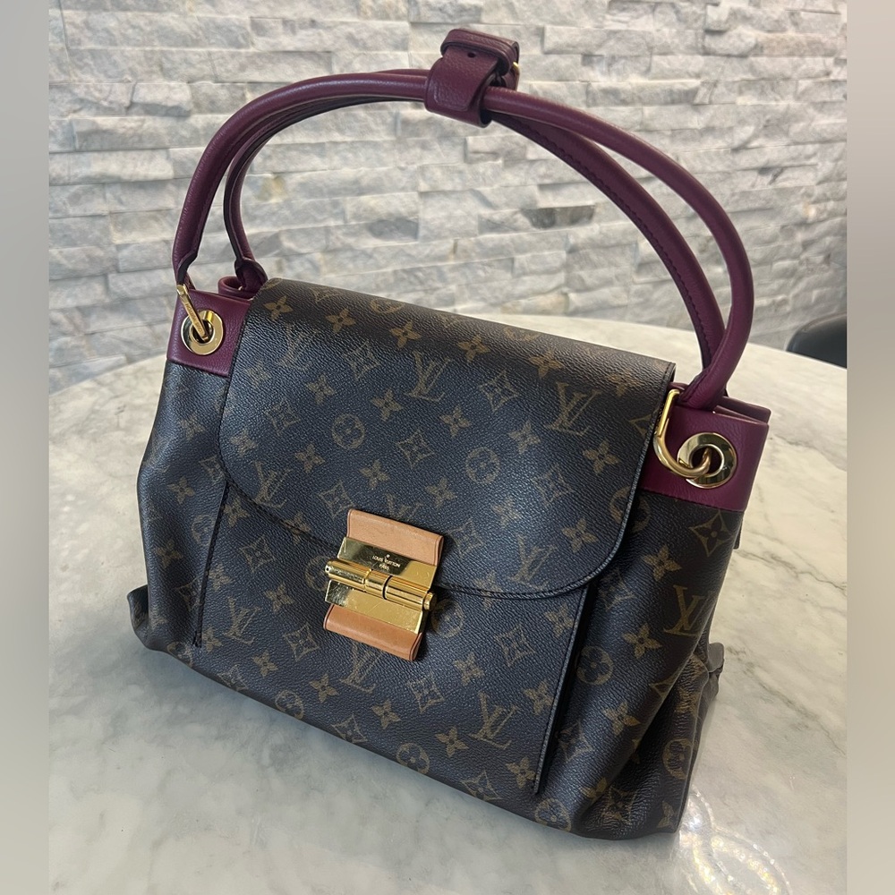 Louis Vuitton | Monogram Olympe Mm |
Shoulder Bag